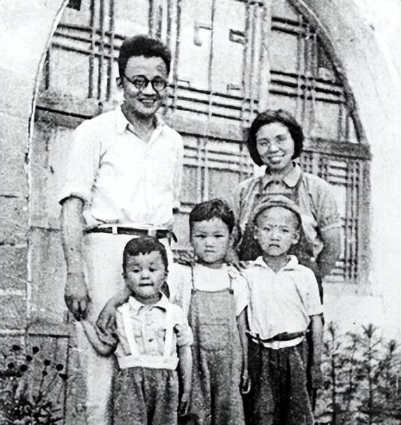 父亲给两个儿子取了同一个名字：博古之子秦刚传奇人生与时代印记