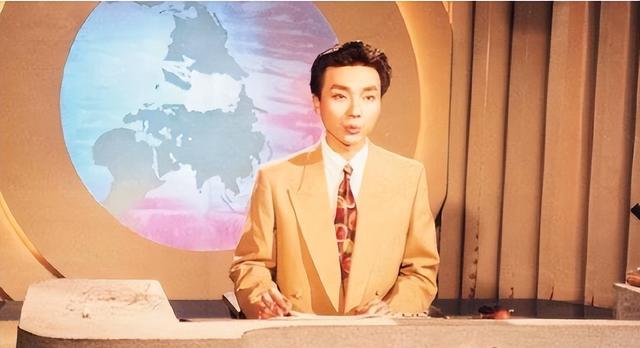 "央视一哥"康辉，丁克一辈子，却在四十岁接到一通电话让他后悔