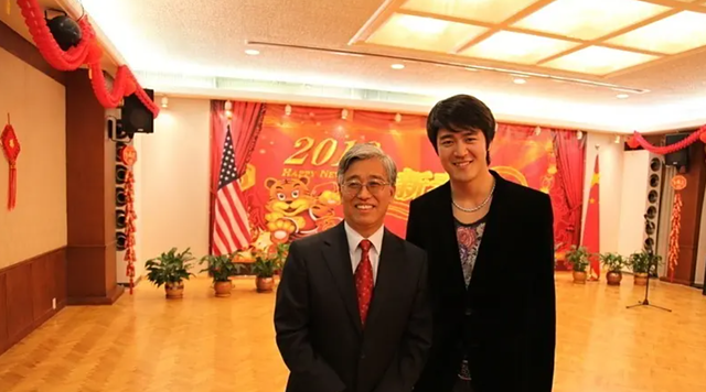 他28岁跳楼身亡，离开前顶楼徘徊3小时，留17字感人遗言告别人间