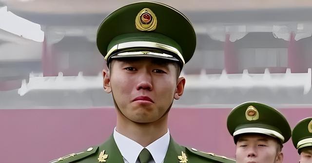 天安门最帅升旗手张自轩转业后，现状十分罕见，如今他后悔了吗？