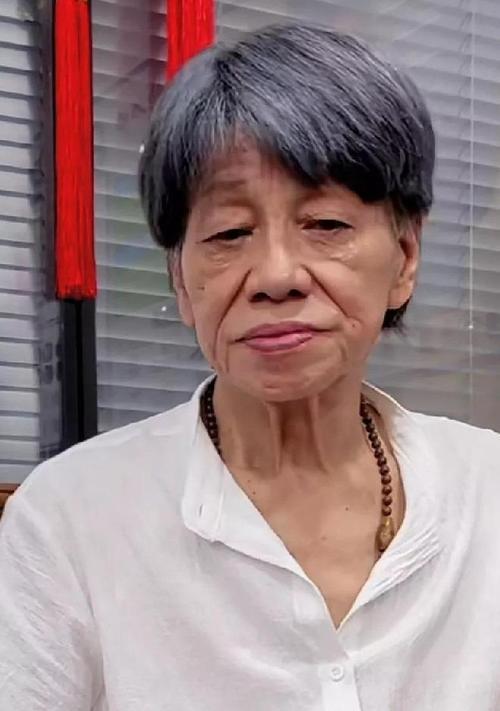 梁小龙被曝离世1天	，私生活被扒底朝天，原来他和杨少华处境一样