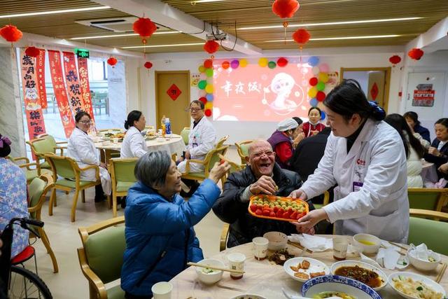 “死亡高峰”正在来袭！专家预测，中国人口将断层，因为这些因素