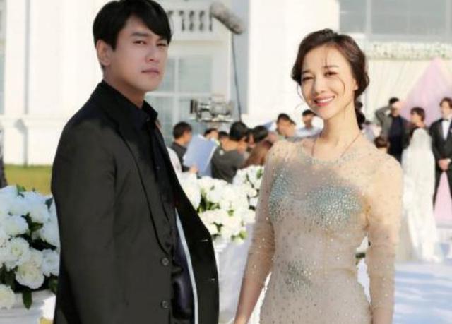 阿信摔下舞台不到24小时	，恶心的一幕出现，朱孝天没给自己留体面