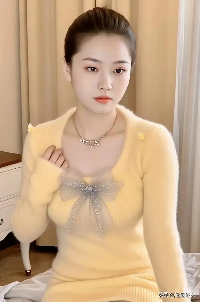 她长相舒服大气,一脸旺夫相,微胖身材很健康,气血足的感觉