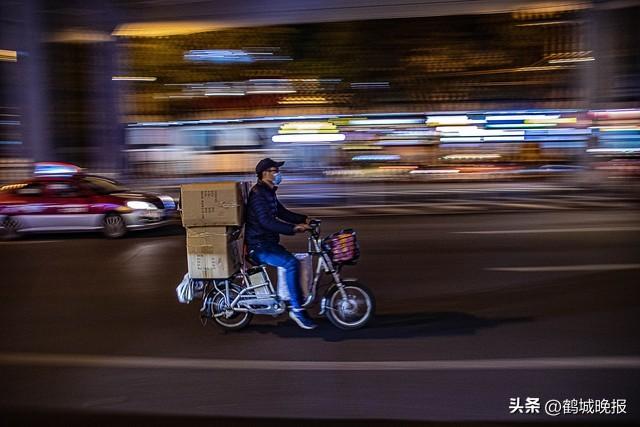 8 万多的 6 台苹果手机交骑手送货，连人带货消失，最后竟在火车站找到踪迹！
