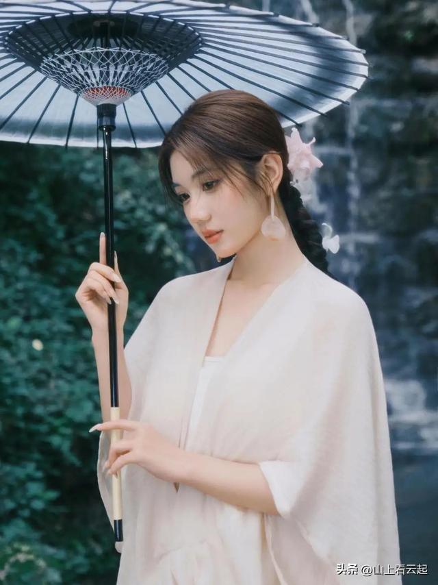 湖南长沙一佳人好漂亮, 身高167cm,体重45kg 美的让人移不开眼