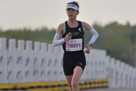 2024石家庄女子半程马拉松赛举行——近万名跑友滹沱河畔畅跑竞技图片