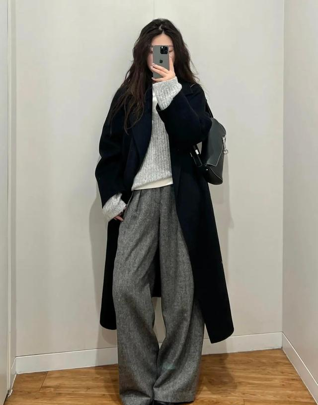 秋冬的“黑色大衣”，这样穿才够美够洋气！