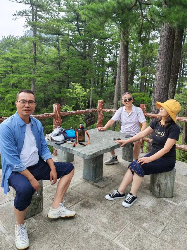林壑听涛逢旧雨 溪声松语话流年