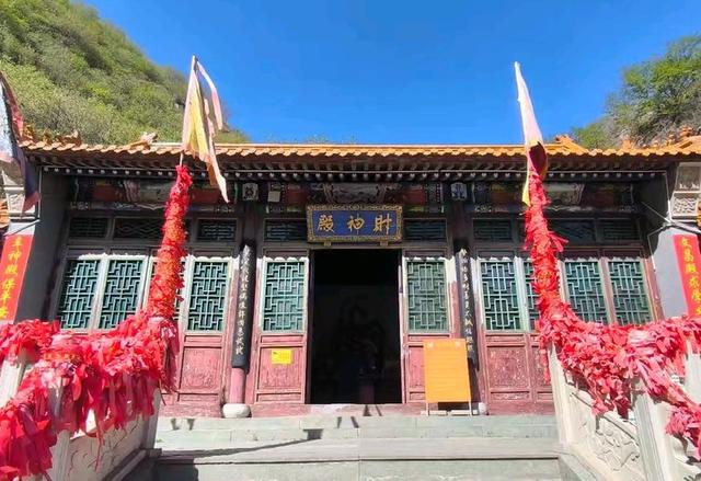 到河北张家口登鸡鸣山