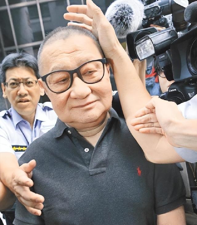 包养情人无数，娶初中同学女儿为妻，玩老婆闺蜜，嗜色如命的富豪
