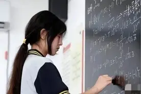 笑麻了！网友们针对清华大学数学系同学评价姜萍一事，激烈讨论图片