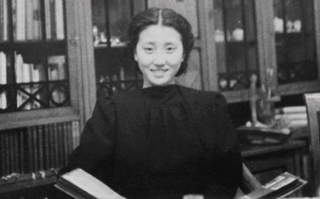 钱学森36岁还未婚，妹妹钱学英帮他相亲，他却说：要不你嫁给我吧