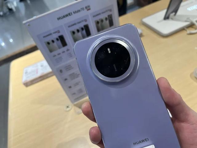3799元！华为悄悄上架的这手机，让刚买Mate70的都后悔了