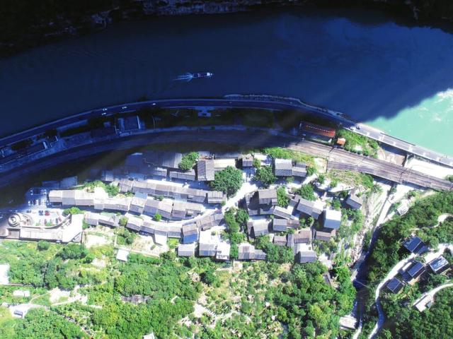 知道小凉山彝乡峡谷有多壮观吗？城巴佬！