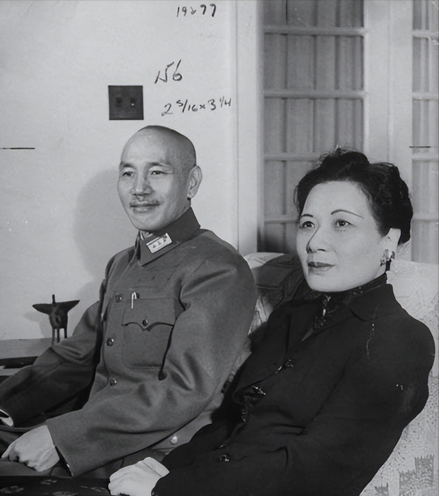 蒋介石晚年曾痛骂：我丢掉大陆怪不得别人，罪魁祸首就是这二人