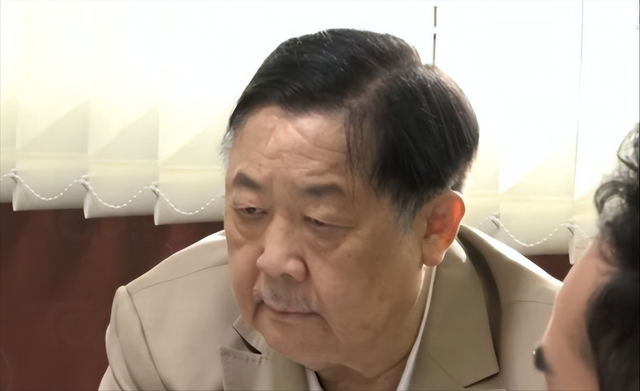 家花不如野花香！出轨保姆、逼死原配，如今过成这样只能算他活该