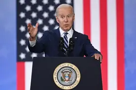 “中美攻守换防”轮到美国降息自救！7000多亿美债，我国成竹在胸图片