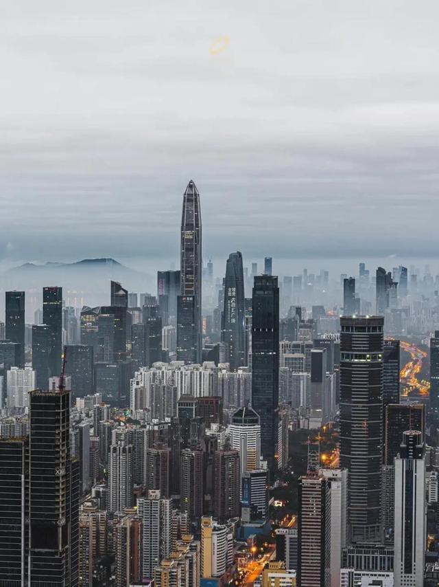 别再只说深圳“硬核”了，我在老街巷里撞见它的温柔