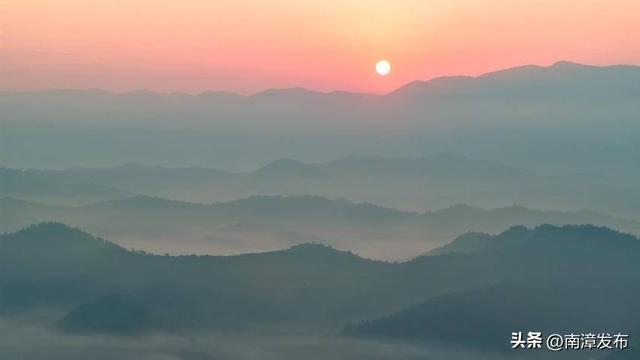 南漳：云雾缭绕 橘乡宛如仙境