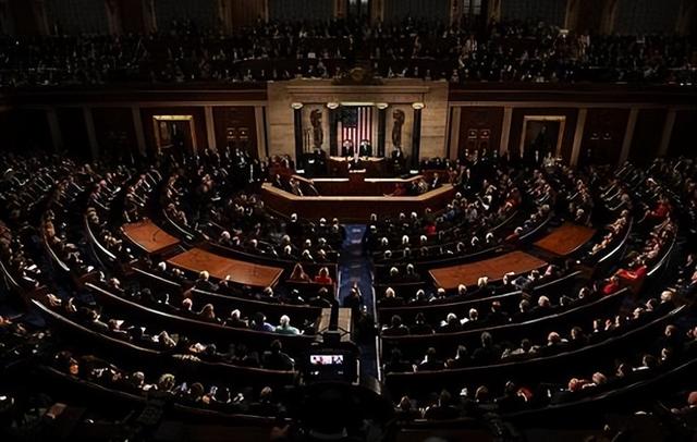 白宫外爆发枪击案，特朗普再陷“通俄门”