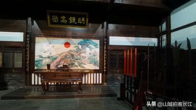 重庆这座斥资35亿打造的古城，夜景美如画卷，游客却很少？