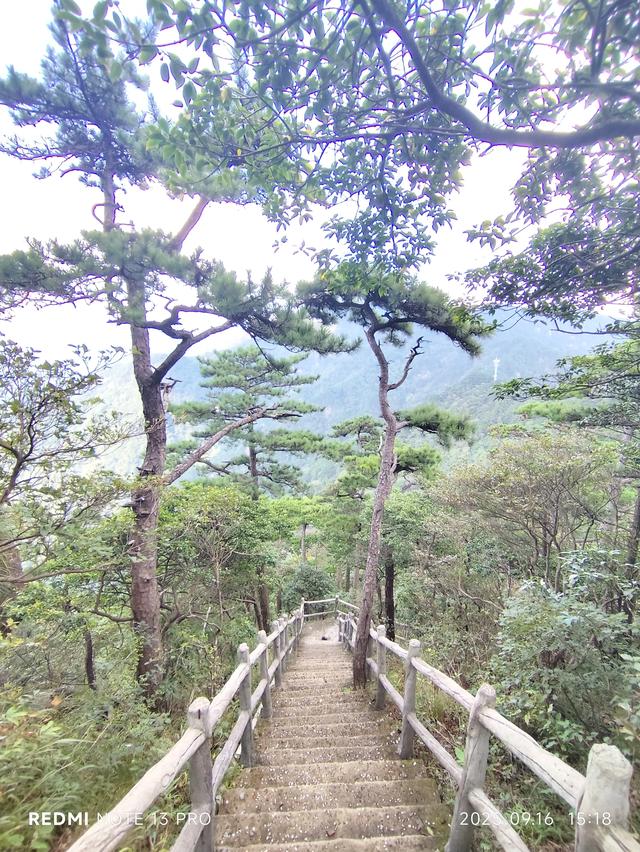 看明堂山⛰️万米高空玻璃栈道！悬崖天路！人间仙境！