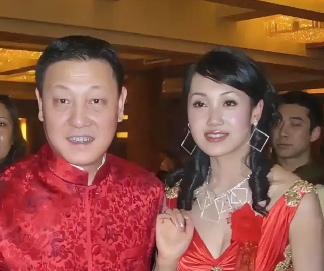 韩磊妻子王燕：19岁获选美季军，韩磊苦追2年，岳父母都不同意！