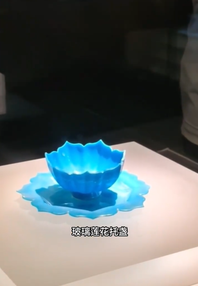 跟《南京照相馆》品历史，带着小艺看世界逛景点，导游都省了