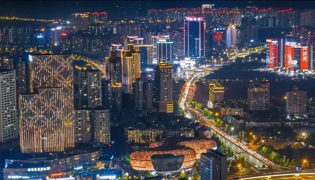 泸州景色宜人,网友:中国的小城市足以秒杀世界上的超级城市