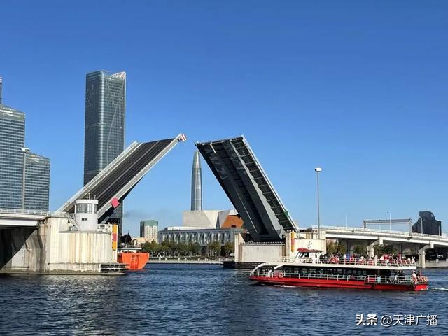震撼 | 人民日报点赞10万+！天津海河开启桥“变身”！