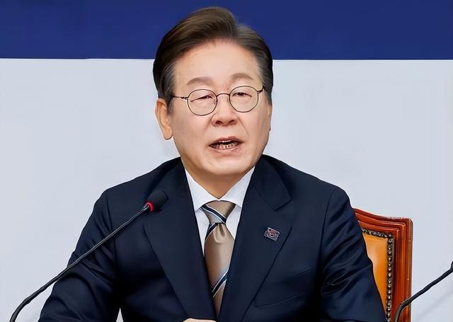特朗普亲口下令，对华加税100%，但他没想到：中国已看清他的底牌