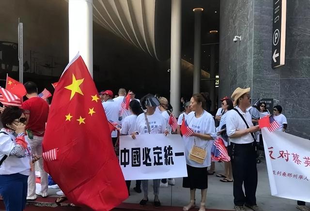 邱毅：台湾人民反对统一的占九成以上，反对台独的接近五成