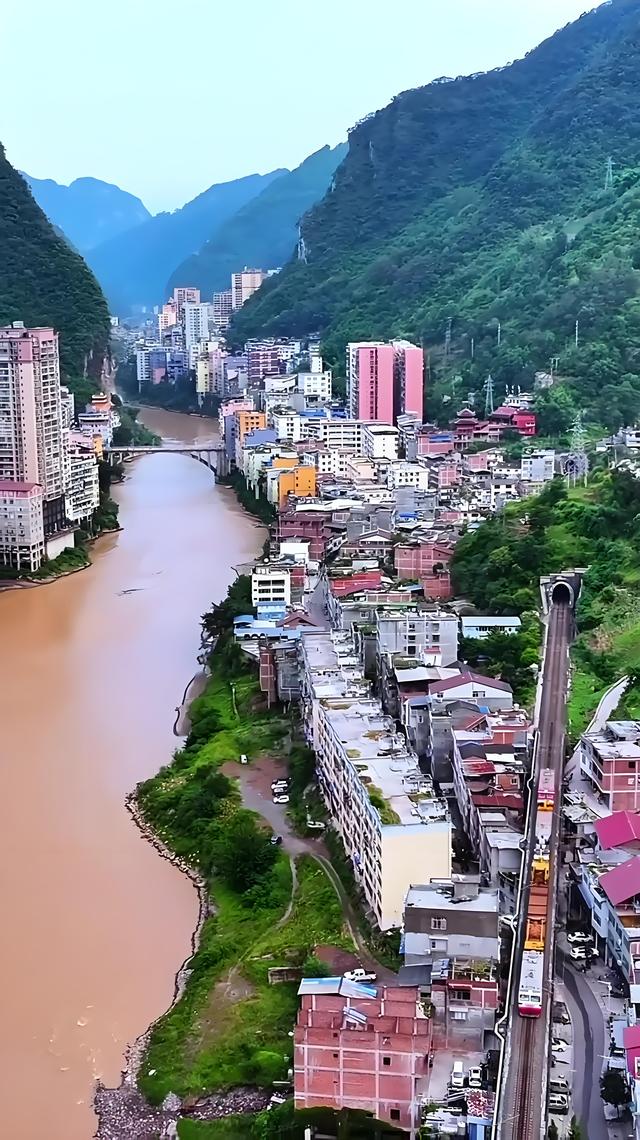 踏迹寻音：前往昭通盐津豆沙关，穿越千年观摩唐摩崖