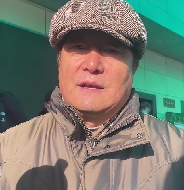 何晴葬礼举行！儿子手捧骨灰，遗像曝光惹泪目，廖京生现身送别