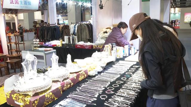市民游客畅游文博会场馆 E馆F馆多元文化展魅力