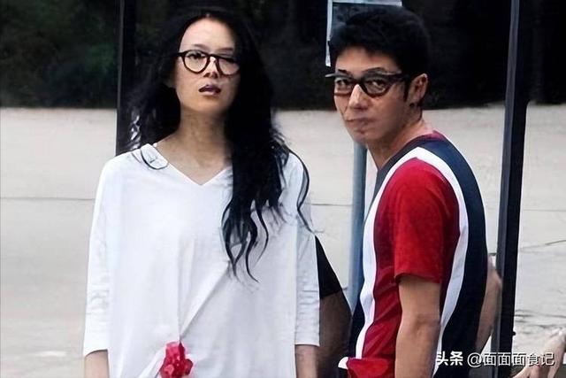 和撒贝宁同居四年，转身和富豪在一起，没想到如今却沦落至此