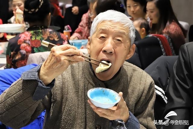 冬至不吃饺子，真就"忘本"了？别让传统变枷锁！主要是心意和自在