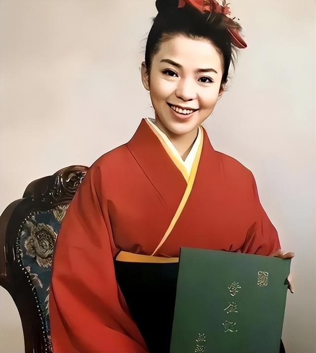 从“央视一姐”到退出主持界，朱迅的人生充满悲剧，令人惋惜不已