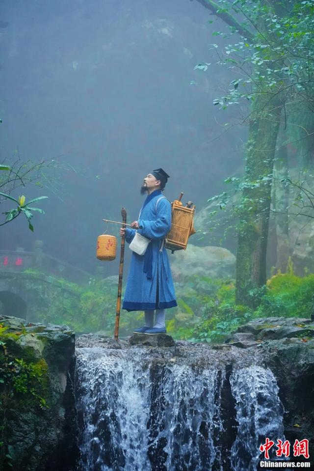 人这一辈子，一定要去爬一趟金华山！