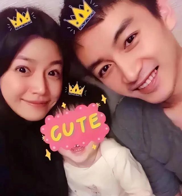 离婚9个月后，38岁陈晓再次官宣喜讯，活成陈妍希高攀不起的存在