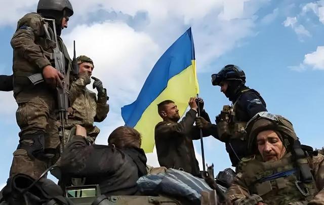 以为俄罗斯不敢动？美方刚扣油轮，普京一发“榛树	”炸穿利沃夫！