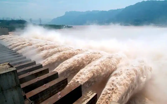 三峡大坝“账本”出炉：运行了20余年，当初2500亿投入回本了吗？