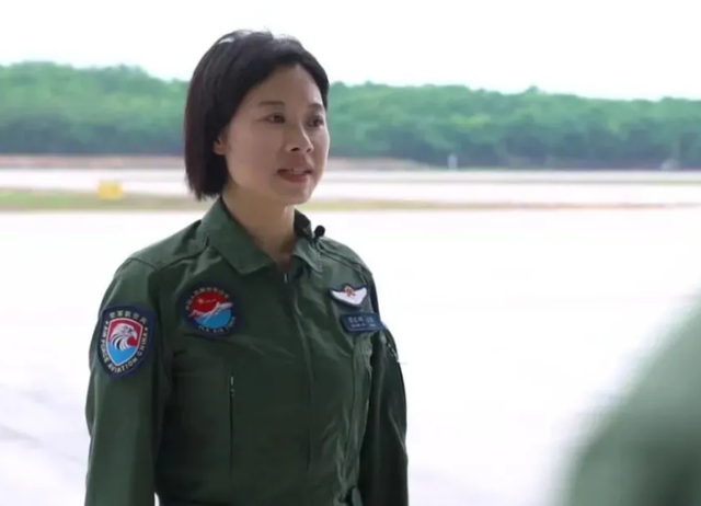 阅兵女机长身份曝光！私生活被扒牺牲太大，老公不简单，央视点名