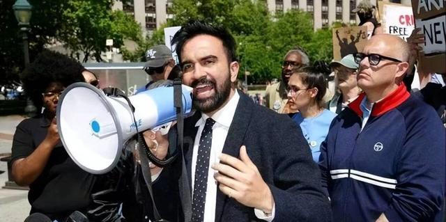 当马斯克们敲开“四逗号俱乐部”：万亿富豪魔幻现实主义大戏开启