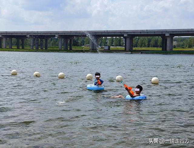 踩粉沙踏清溪，长春肆季南河尽享夏日清凉