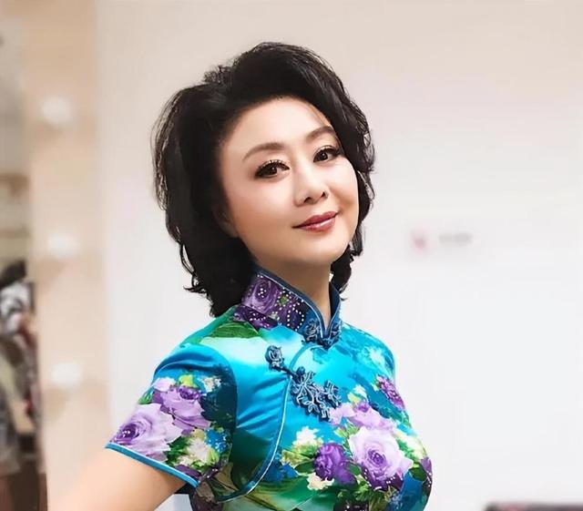 59岁李胜素：她不要丈夫、不要孩子，却活成了最让人羡慕的女人