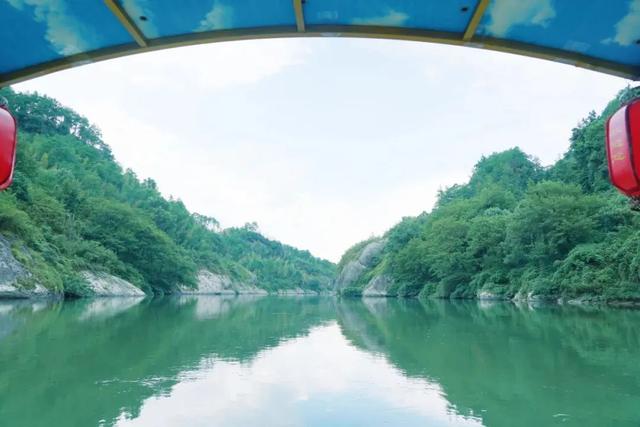 解锁初秋遛娃新花样！登山、溯溪、竹筏漂流……带娃玩转丹霞山水间
