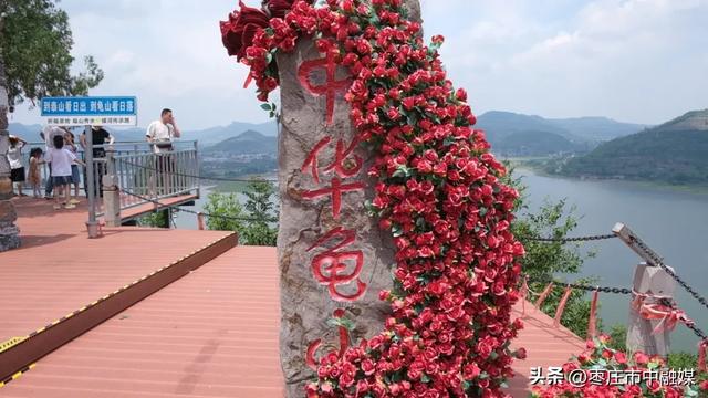 枣庄市中：今天，近4000人在龟山避暑纳凉！