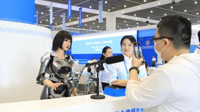 上合之约，津门盛启：科技与文化交融点亮峰会新闻中心